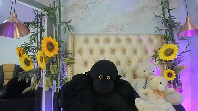 Snapshot of LittleeJaz chatting on 05.02.26 LittleeJaz online show from 05.02.26