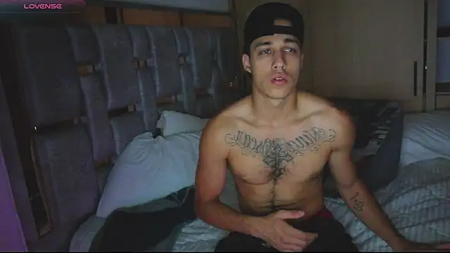 Snapshot of orionblaze69_ chatting on 11.25.25 orionblaze69 online show from 11.25.25