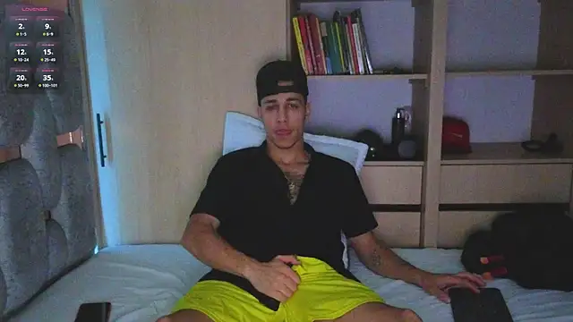 Snapshot of orionblaze69_ chatting on 12.18.25 orionblaze69 online show from 12.18.25