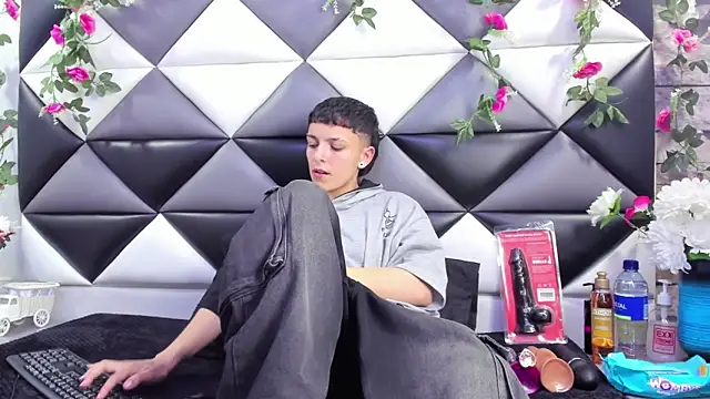 Snapshot of Megan_Thompson_ chatting on 09.27.25 Megan Thompson  online show from 09.27.25