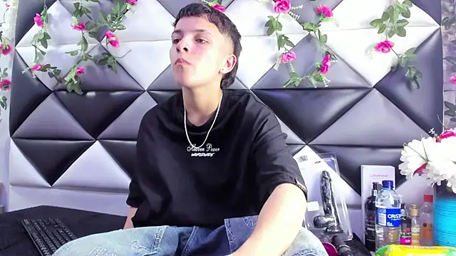 Megan Thompson  online show from 12.03.25