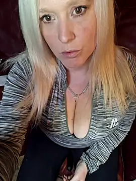 Snapshot of Bouncy-Bella28X chatting on 02.20.26 Bouncy-Bella28X online show from 02.20.26