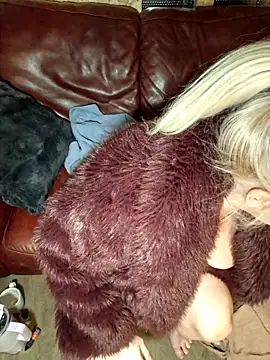 Snapshot of Bouncy-Bella28X chatting on 03.16.26 Bouncy-Bella28X online show from 03.16.26