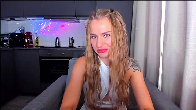 Snapshot of MashaFromRussia__ chatting on 09.15.25 MashaFromRussia   online show from 09.15.25