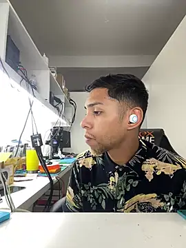 Snapshot of Oqui chatting on 04.01.26 Oqui online show from 04.01.26