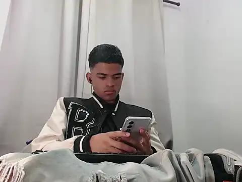 camillo beischel  online show from 10.05.25