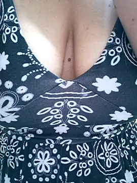 Snapshot of SweettyNaugthy chatting on 11.28.25 SweettyNaugthy online show from 11.28.25