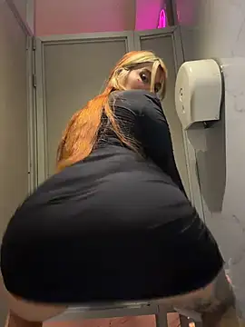 Snapshot of YunoRose_ chatting on 02.15.26 YunoRose online show from 02.15.26