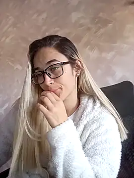 Snapshot of Mariam_Arango chatting on 10.06.25 Mariam Arango online show from 10.06.25