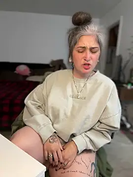 Alix Valentine online show from 04.12.26