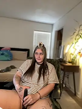 Snapshot of Alix_Valentine chatting on 04.19.26 Alix Valentine online show from 04.19.26