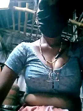 Snapshot of Tamilauntyhot chatting on 10.01.25 Tamilauntyhot online show from 10.01.25