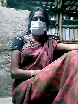 Snapshot of Tamilauntyhot chatting on 10.10.25 Tamilauntyhot online show from 10.10.25