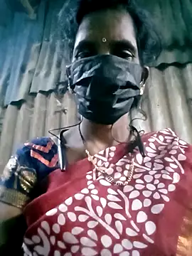 Snapshot of Tamilauntyhot chatting on 10.14.25 Tamilauntyhot online show from 10.14.25