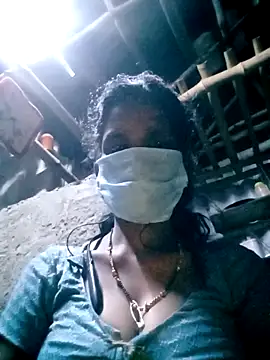 Snapshot of Tamilauntyhot chatting on 10.17.25 Tamilauntyhot online show from 10.17.25