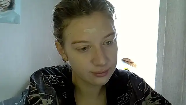 Lily Ember online show from 10.03.25