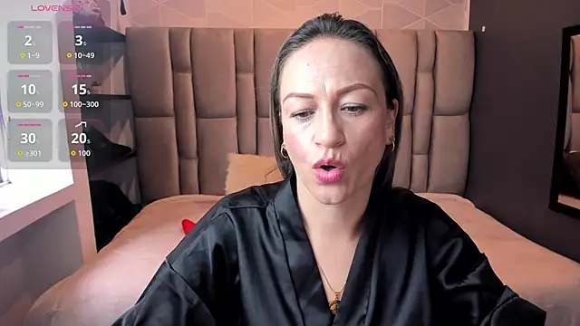 Snapshot of Charlot_milf chatting on 10.01.25 Charlot milf online show from 10.01.25