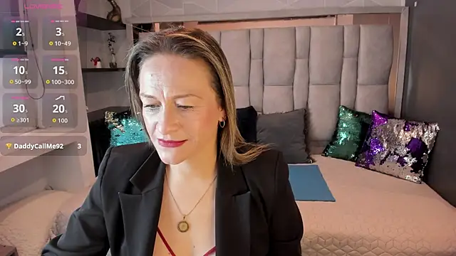 Snapshot of Charlot_milf chatting on 10.14.25 Charlot milf online show from 10.14.25