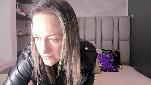 Snapshot of Charlot_milf chatting on 10.18.25 Charlot milf online show from 10.18.25