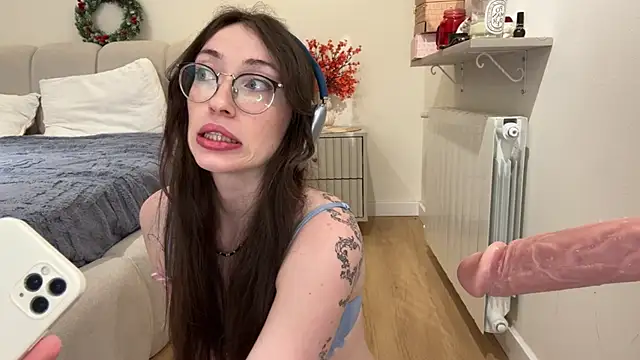 Kelly Berry   online show from 04.11.26