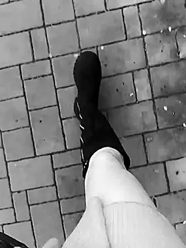 Snapshot of KOte7 chatting on 11.25.25 KOte7 online show from 11.25.25