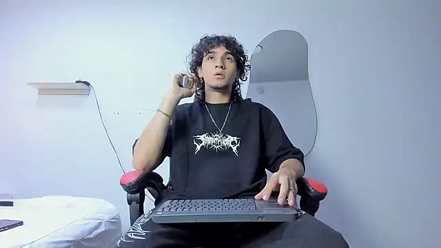 Snapshot of JackesTaylor chatting on 05.15.26 JackesTaylor online show from 05.15.26