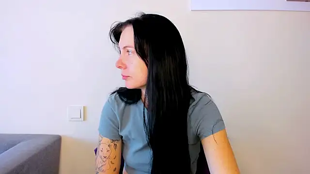 Elle Pearl  online show from 10.15.25