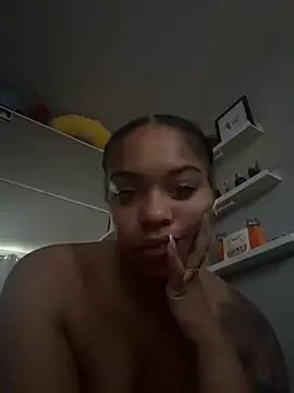 Snapshot of Regina69slut chatting on 06.27.26 Regina69slut online show from 06.27.26