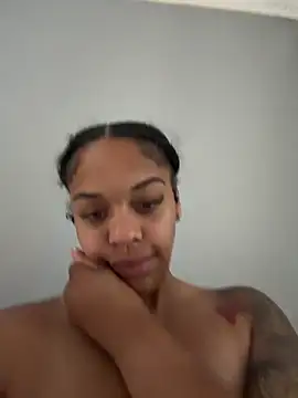 Snapshot of Regina69slut chatting on 06.29.26 Regina69slut online show from 06.29.26