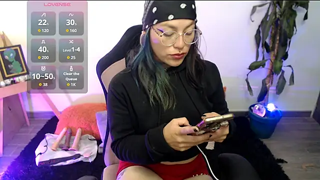 LunaBunny8 online show from 11.25.25