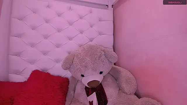 Snapshot of eimy_skinny_ chatting on 04.25.26 eimy skinny online show from 04.25.26