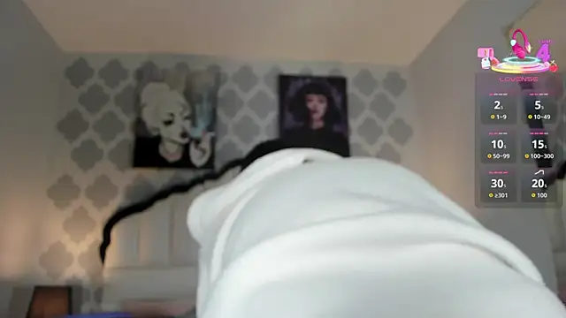 SarahMiler  online show from 11.03.25