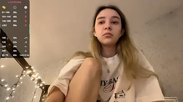 Snapshot of DanaCore chatting on 10.01.25 DanaCore online show from 10.01.25