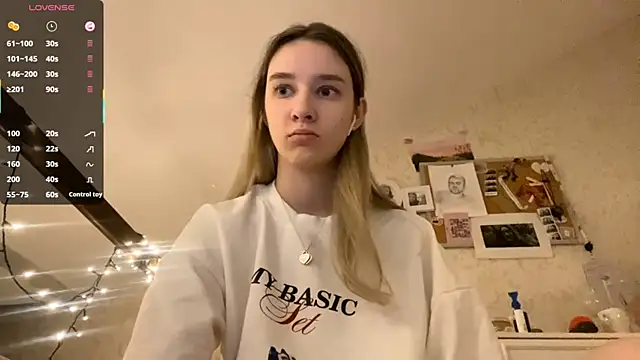 Snapshot of DanaCore chatting on 10.03.25 DanaCore online show from 10.03.25