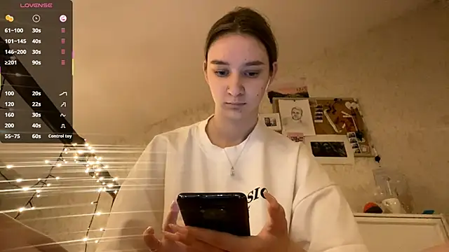 Snapshot of DanaCore chatting on 10.05.25 DanaCore online show from 10.05.25