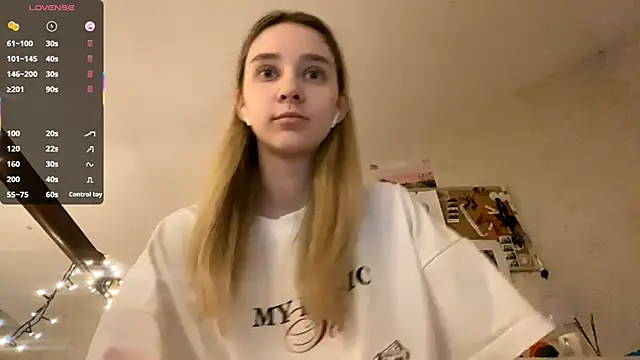 Snapshot of DanaCore chatting on 10.17.25 DanaCore online show from 10.17.25