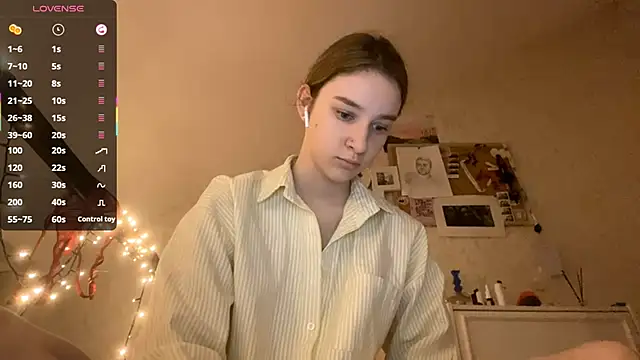 Snapshot of DanaCore chatting on 10.24.25 DanaCore online show from 10.24.25