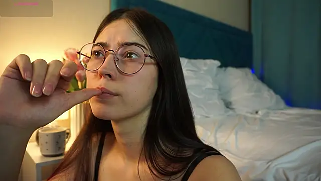 ywixos online show from 11.04.25