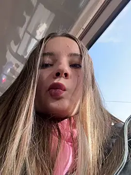 Snapshot of StephanieMur chatting on 10.05.25 StephanieMur online show from 10.05.25