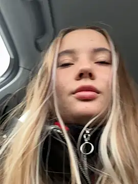 Snapshot of StephanieMur chatting on 10.07.25 StephanieMur online show from 10.07.25