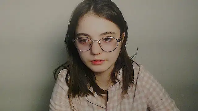 Snapshot of Sun_Shine__ chatting on 04.19.26 Sun Shine online show from 04.19.26