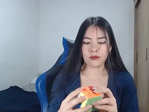 EloiseJun online show from 11.06.25