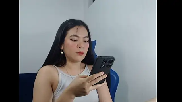 Snapshot of EloiseJun chatting on 04.06.26 EloiseJun online show from 04.06.26