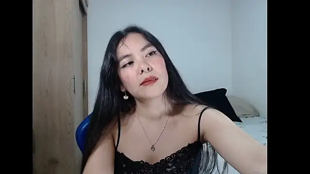Snapshot of EloiseJun chatting on 04.11.26 EloiseJun online show from 04.11.26