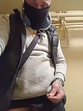 Snapshot of Barber33zk chatting on 02.14.26 Barber33zk online show from 02.14.26