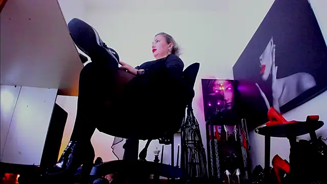 demisweet online show from 11.17.25