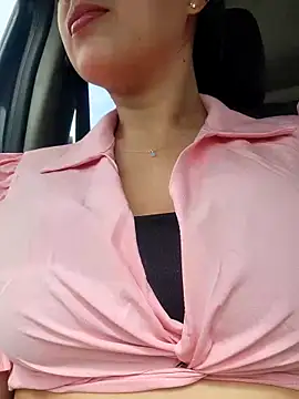 CrisMarulanda online show from 10.14.25