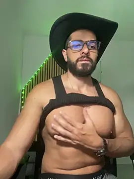 Snapshot of magnumchris chatting on 02.10.26 magnumchris online show from 02.10.26