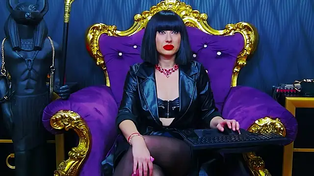 LaraMaeve online show from 10.11.25