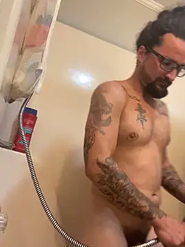 Snapshot of Lilbig_24 chatting on 12.15.25 Lilbig 24 online show from 12.15.25